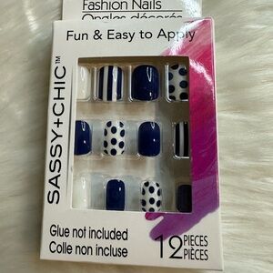 🩷5/$10 Navy and White Fashion Nails